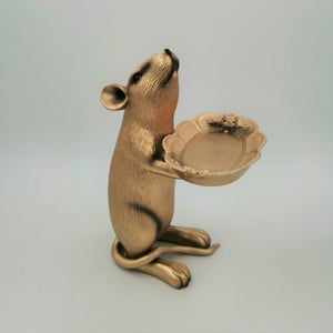 Ratte mit Schale