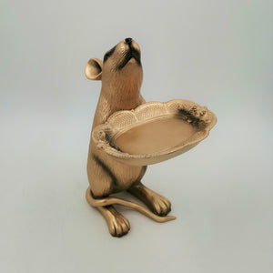 Ratte mit Schale